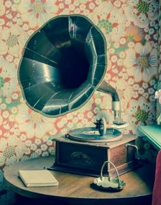 Gramophone sur une table (CC0).